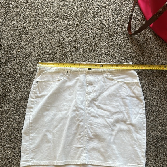 Eddie Bauer Mini White Skirt Size 14. - Picture 6 of 7